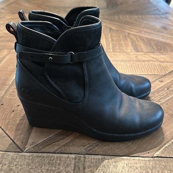 UGG Waterproof Wedge Booties SZ 7 - Picture 5 of 11